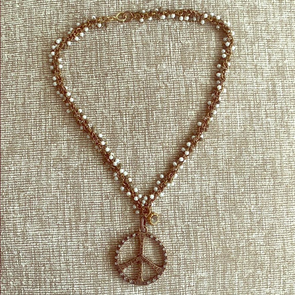 Vintage looking necklace ‘live in love’